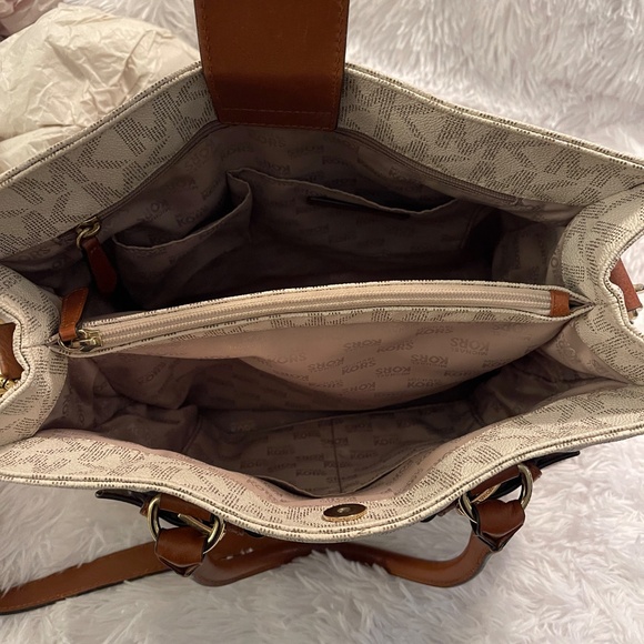 MICHAEL KORS HAMILTON LOGO TOTE VANILLA - Picture 7 of 8